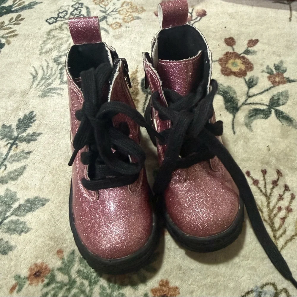 UGG shimmering pink